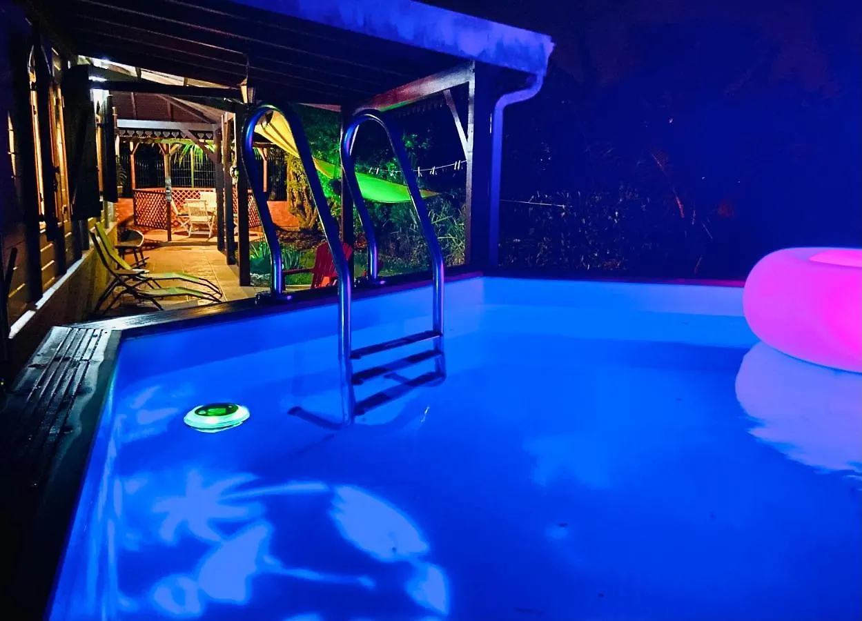 וילה לה למנטין Magnifique Lodge En Bois Avec Piscine Et Jardin De 800 M2 מרטיניק